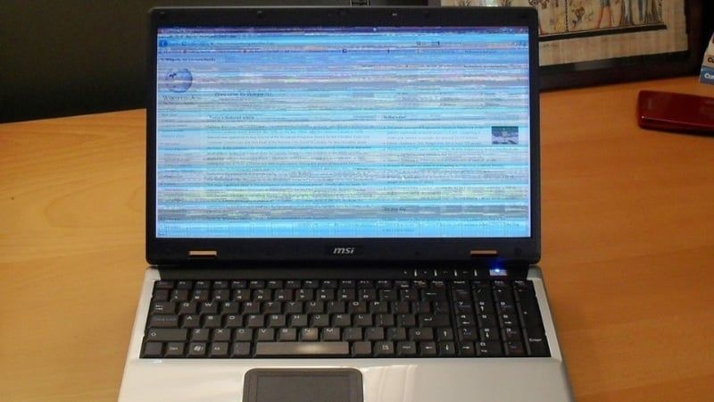 Có sọc, chớp đen nặng hoặc gần như không nhìn rõ hình