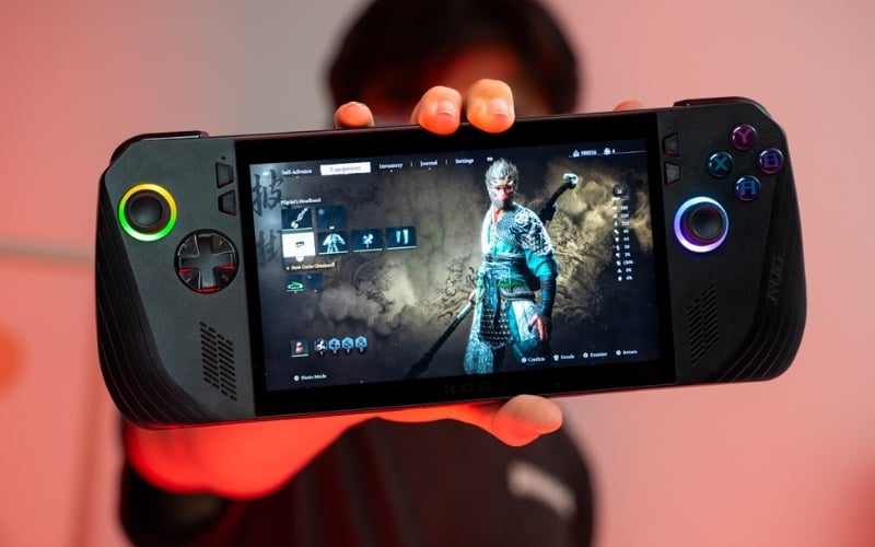 Máy chơi game cầm tay là thiết bị điện tử chuyên dụng cho việc chơi game