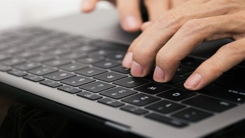 Chọn laptop có bàn phím dễ gõ