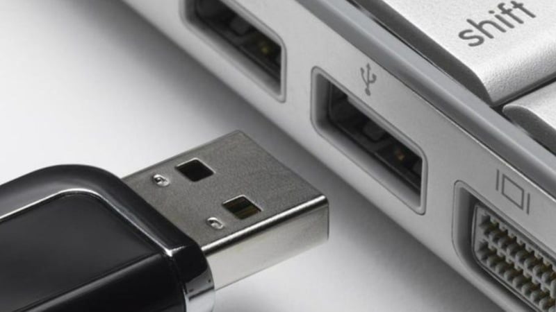 Mở khóa laptop bằng USB Boot