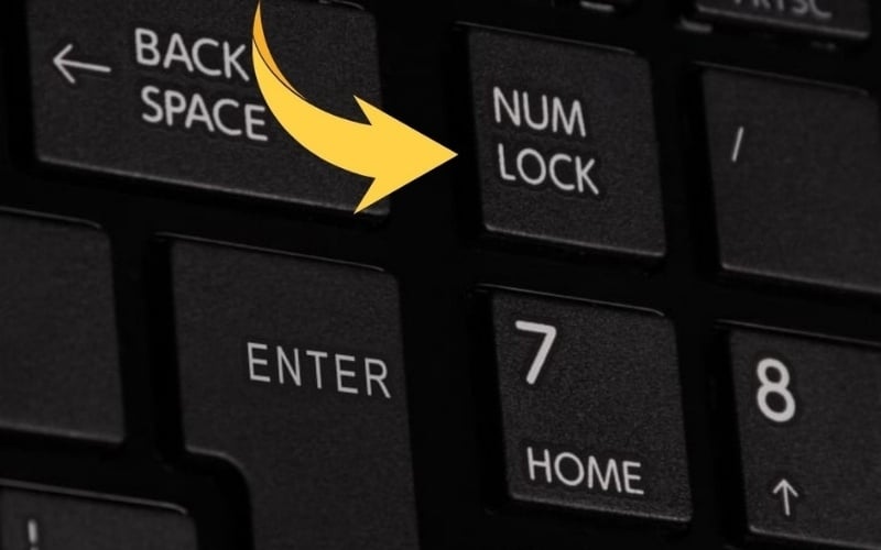 Thử tắt phím NumLock nếu phím bị khoá