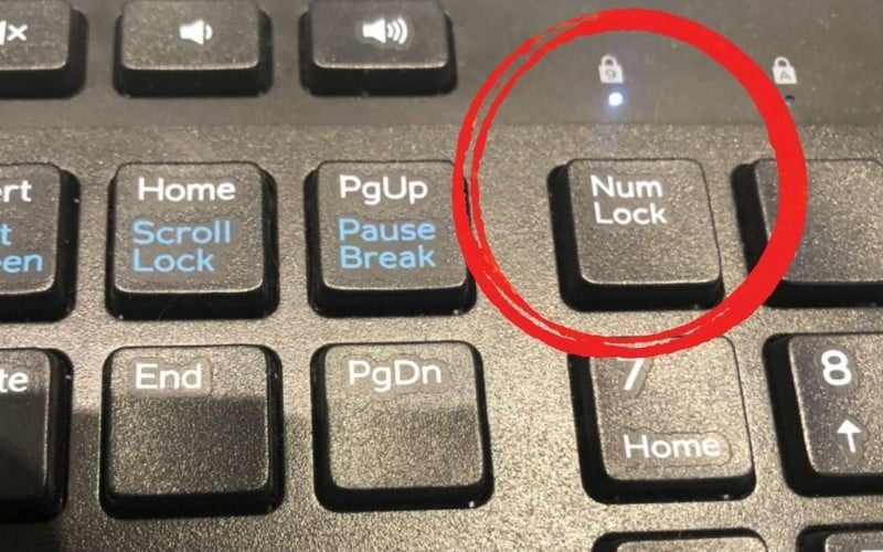 Bấm lại NumLock để kiểm tra cụm phím số