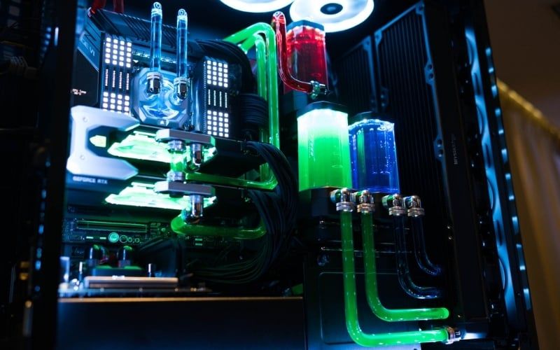 Tản nhiệt nước tích hợp đèn RGB giúp đồng bộ ánh sáng, tăng thẩm mỹ cho dàn PC