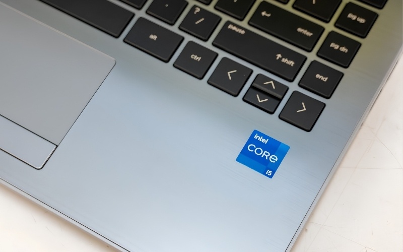 Ưu tiên laptop Core i5/Ryzen 5 hiệu năng cao trở lên