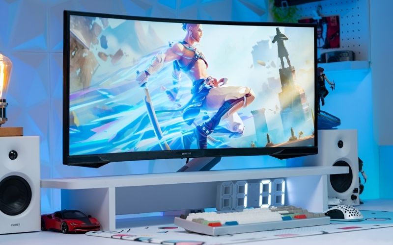 Màn hình cong trên 32 inch có độ cong từ 1800R–1000R