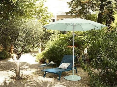 Ô che nắng ngoài trời - Sản phẩm không thể thiếu cho không gian nội thất ngoài trời