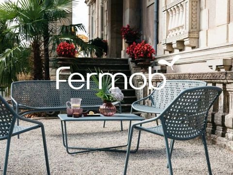 Khám phá ý tưởng trang trí sân vườn với nội thất Fermob