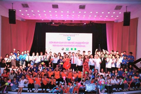 S2 Vietnam đồng hành cùng Liên hoan giao lưu cho trẻ em khuyết tật tại Hà Nội, tài trợ 7.000 cây xúc xích