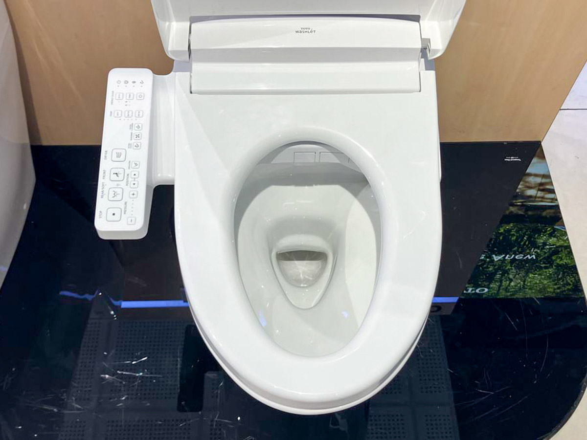 Bồn cầu TOTO MS889CDRW24 trang bị công nghệ men CEFIONTECT chống bám bẩn hiệu quả