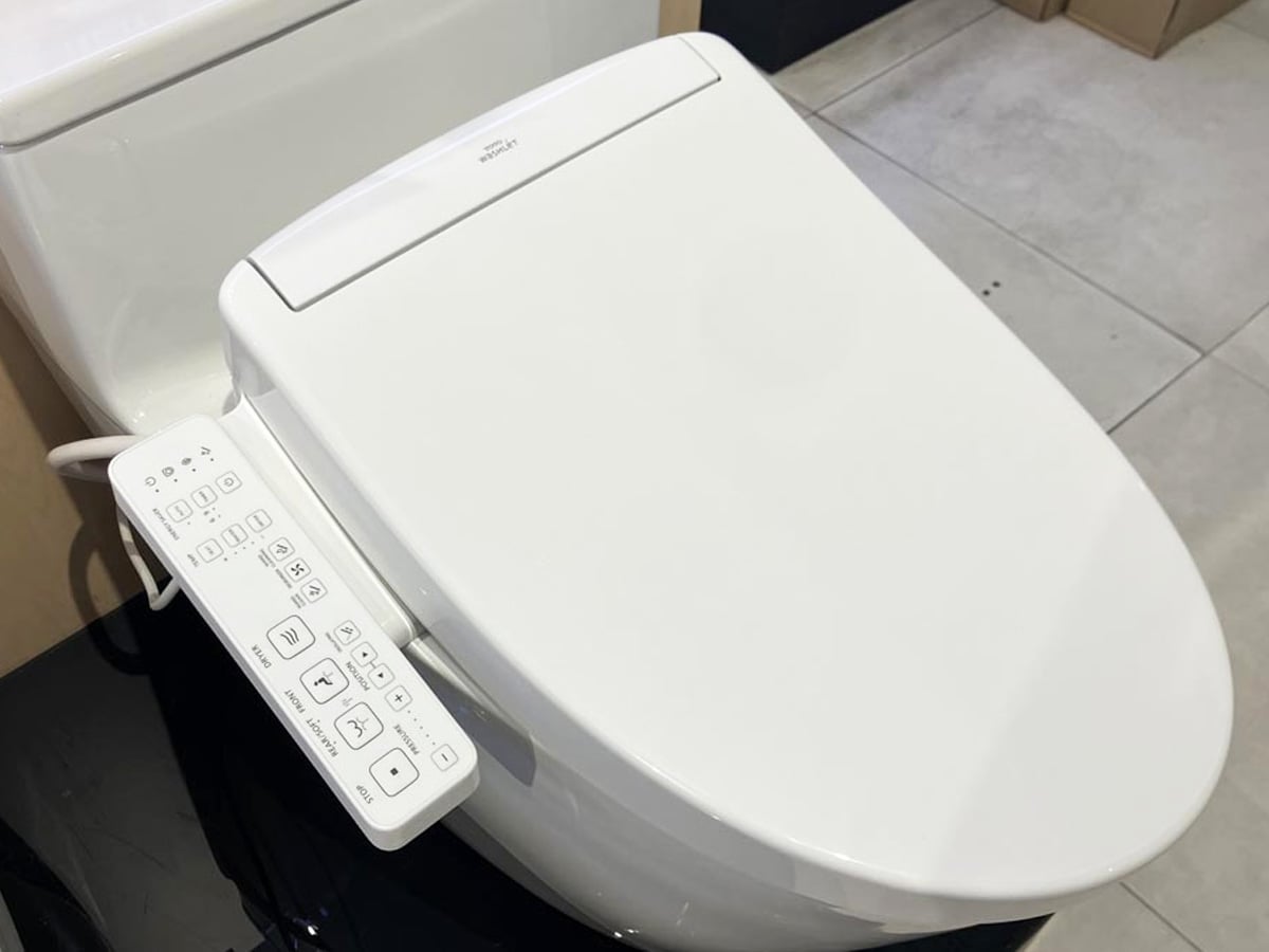 Nắp bồn cầu TCF33461GAA tích hợp công nghệ EWATER+ cho vòi rửa