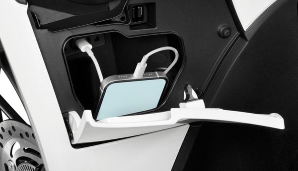 honda sh mode 2027 chính thức ra mắt với cổng sạc USB-C tiện lợi