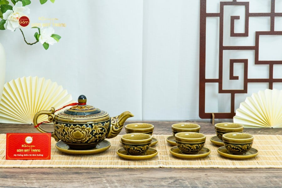 Bộ Ấm Chén Khắc Nổi Hoa Phù Dung Nền Đen