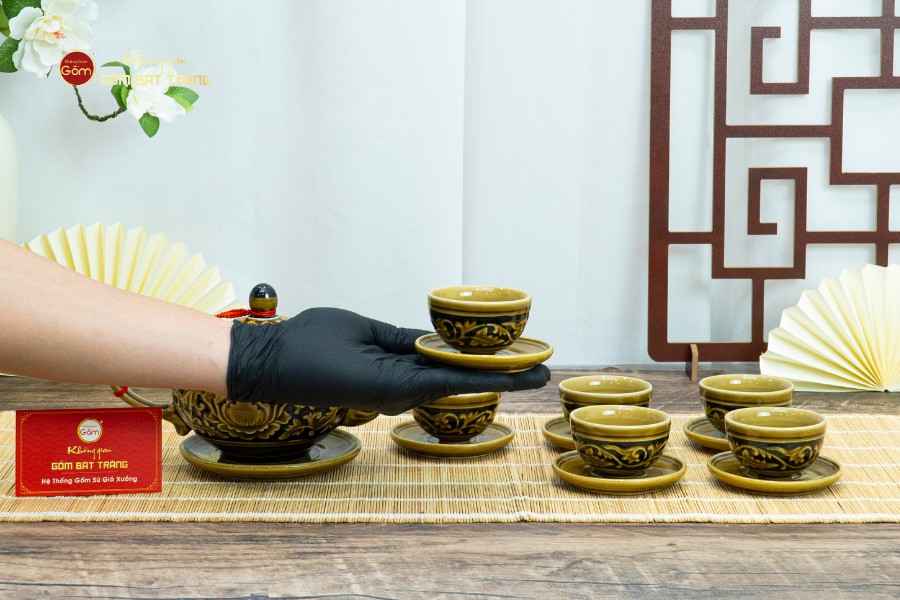 Bộ Ấm Chén Khắc Nổi Hoa Phù Dung Nền Đen