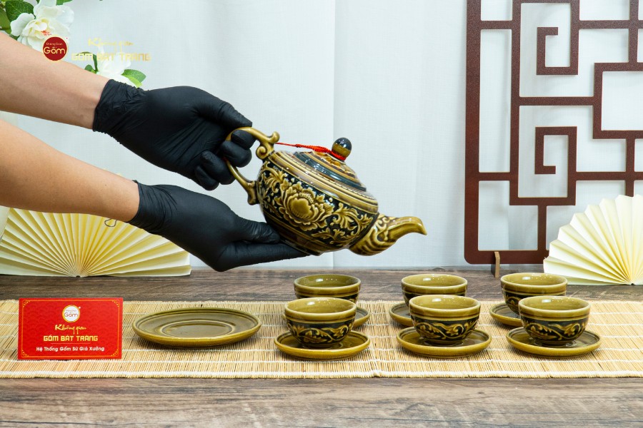 Bộ Ấm Chén Khắc Nổi Hoa Phù Dung Nền Đen