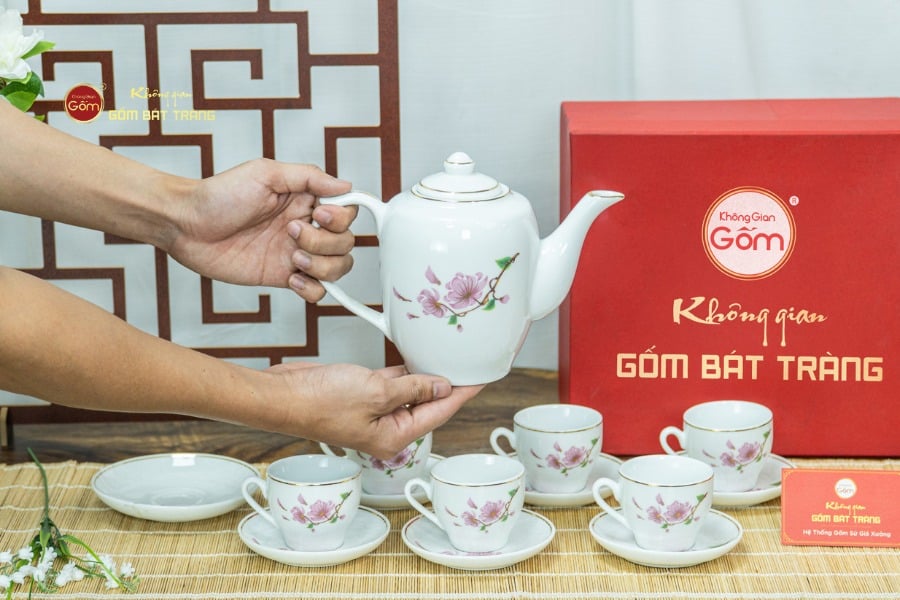 Bộ Trà Dáng Trống Hoa Đào Vẽ Vàng