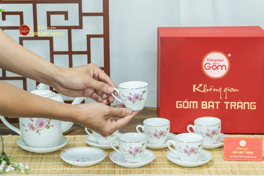 Bộ Trà Dáng Trống Hoa Đào Vẽ Vàng