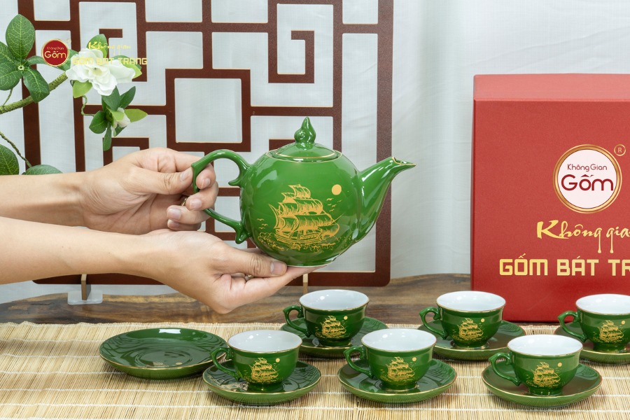 Bộ Trà Men Lục Đài Các Thuận Buồm Xuôi Gió Vẽ Vàng