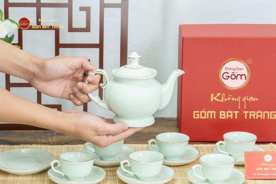 Bộ Trà Men Ngọc Đài Các Vẽ Vàng