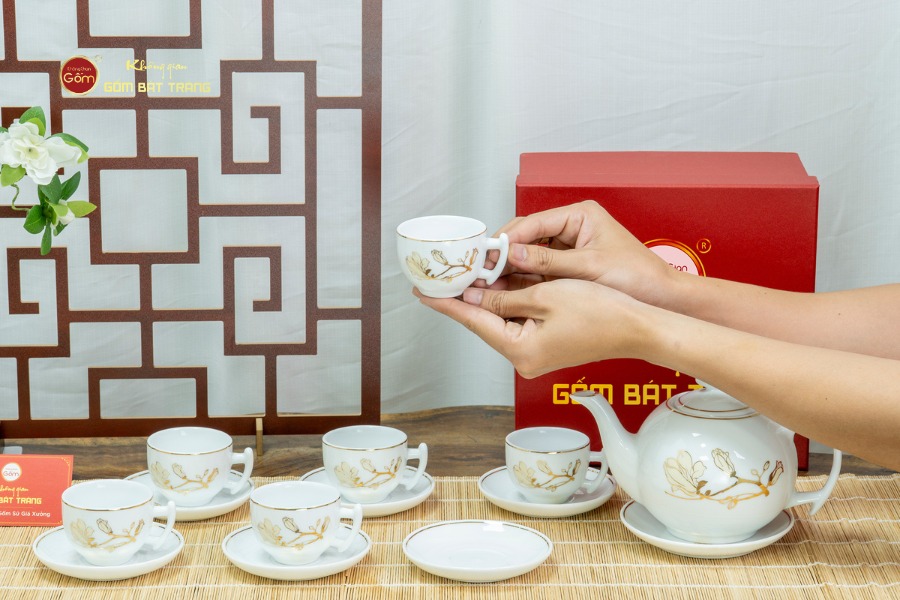 Bộ Trà Men Trắng Bưởi Cành Hoa Mộc Lan Vẽ Vàng