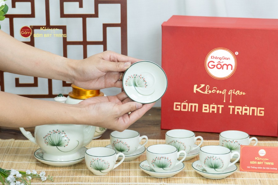 Bộ Trà Men Trắng Đài Các Vẽ Hoa Bồ Công Anh