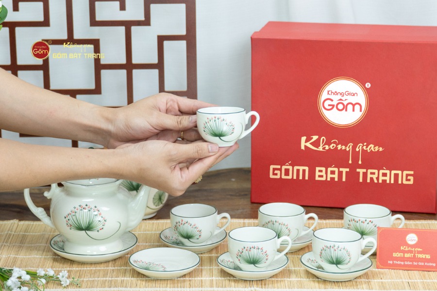 Bộ Trà Men Trắng Đài Các Vẽ Hoa Bồ Công Anh