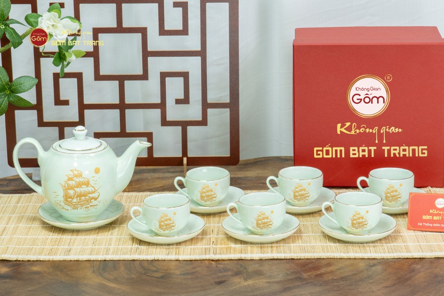 Bộ Trà Men Trắng Dáng Minh Long Thuận Buồm Xuôi Gió Vẽ Vàng