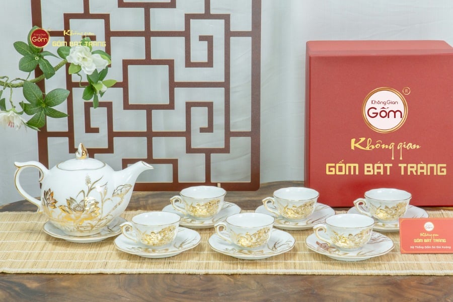 Bộ Trà Men Trắng Mẫu Đơn Hoa Sen Vẽ Vàng
