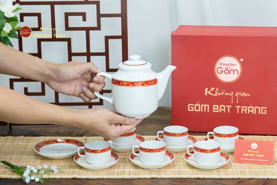 Bộ Trà Men Trắng Vuông Cao Viền Chim Hạc