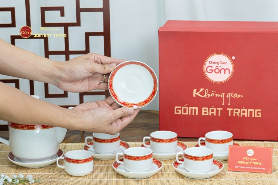 Bộ Trà Men Trắng Vuông Cao Viền Chim Hạc