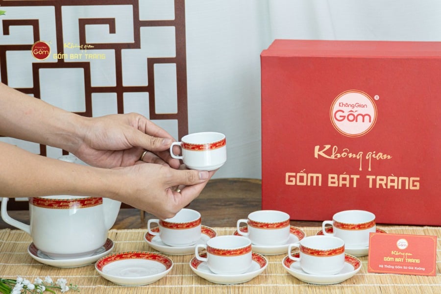 Bộ Trà Men Trắng Vuông Cao Viền Chim Hạc