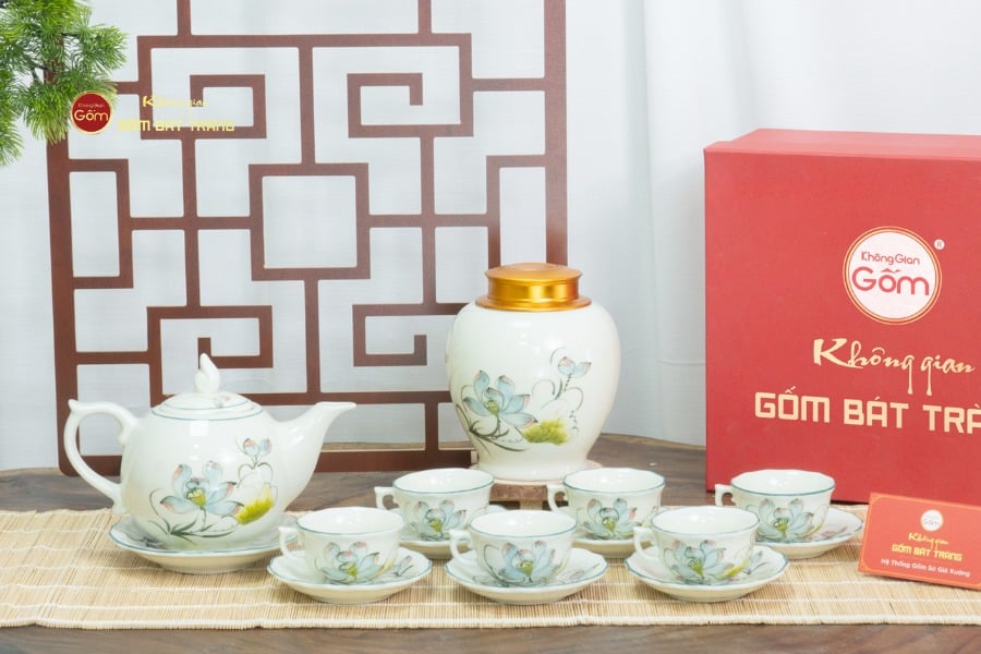 Bộ Trà Men Trắng Ngọn Lửa Họa Tiết Hoa Sen