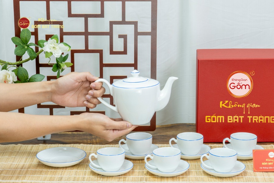 Bộ Trà Men Trắng Vai Vuông Kẻ Viền Xanh