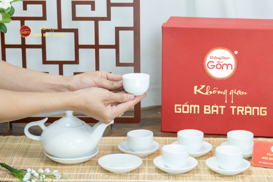 Bộ Trà Men Trắng Vòi Voi