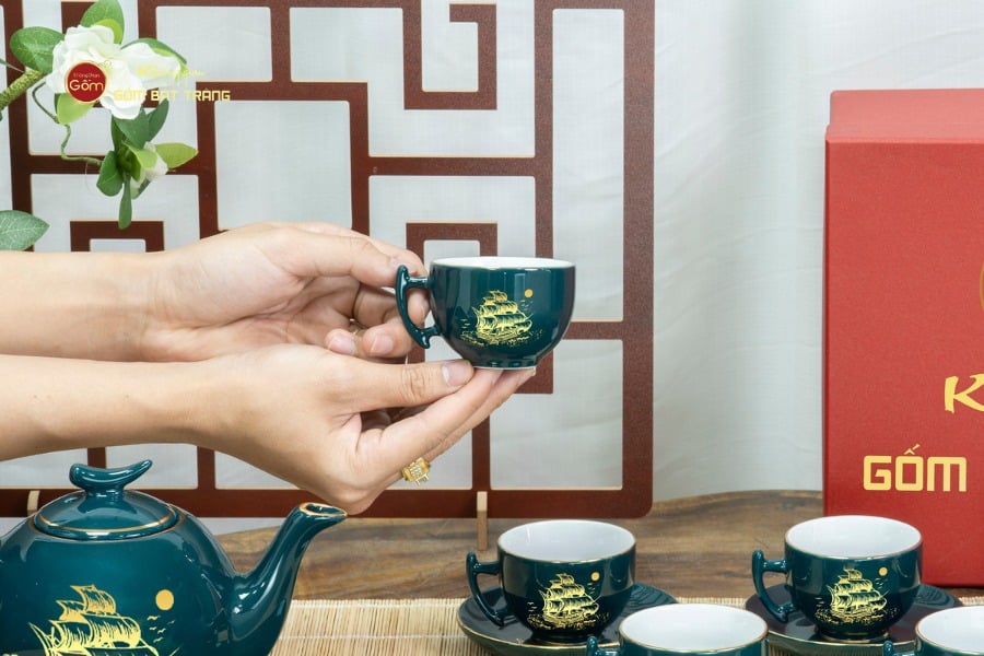 Bộ Trà Men Xanh Lam Bưởi Cành Thuận Buồm Xuôi Gió Vẽ Vàng