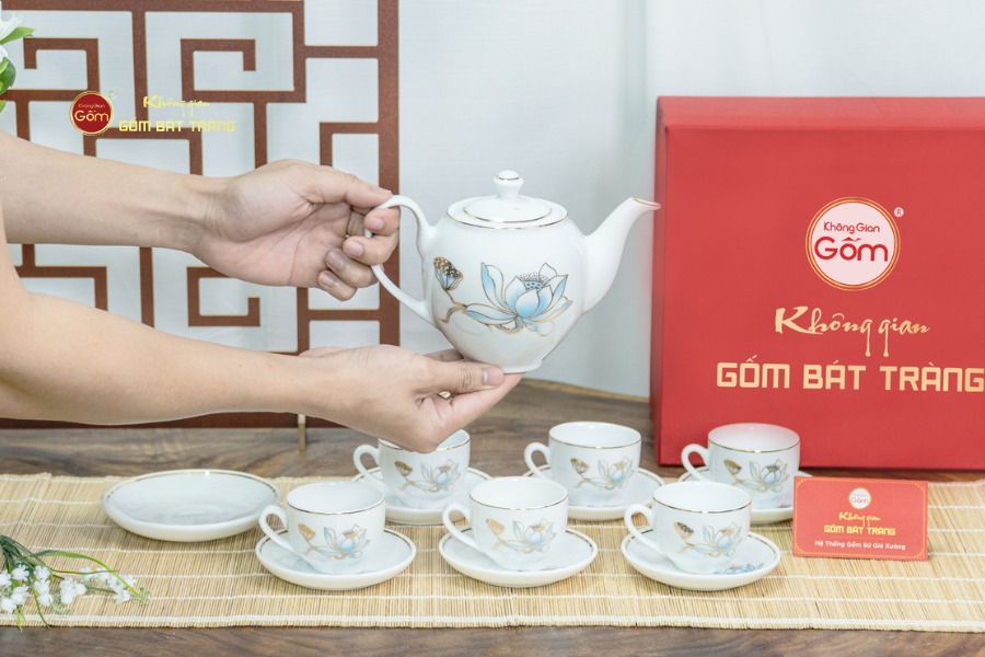 Bộ Trà Minh Long Hoa Sen Xanh Vẽ Vàng