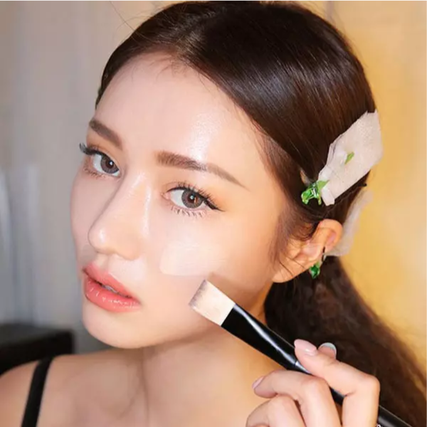 nên dùng cọ hay mút để tán nền