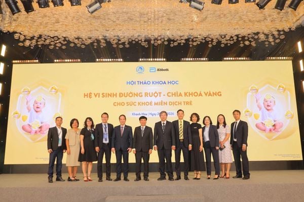 Ts.Bs Bùi Chí Thương Tại Hội Thảo Khoa Học Với Chủ Đề ‘Hệ Vi Sinh Đường Ruột – Chìa Khóa Vàng Cho Sức Khỏe Miễn Dịch Trẻ’ Tại Khánh Hòa