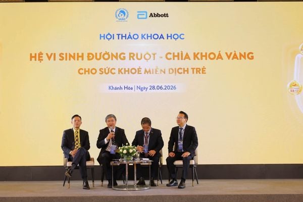 Ts.Bs Bùi Chí Thương Tại Hội Thảo Khoa Học Với Chủ Đề ‘Hệ Vi Sinh Đường Ruột – Chìa Khóa Vàng Cho Sức Khỏe Miễn Dịch Trẻ’ Tại Khánh Hòa