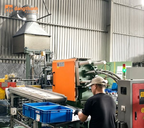 Ngũ Kim Đăng Thành xưởng gia công tùy chỉnh hộp tản nhiệt uy tín