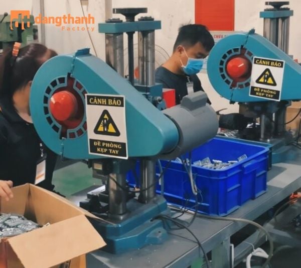 Vì sao nên lựa chọn sản xuât choá nhôm tại Ngũ Kim Đăng Thành