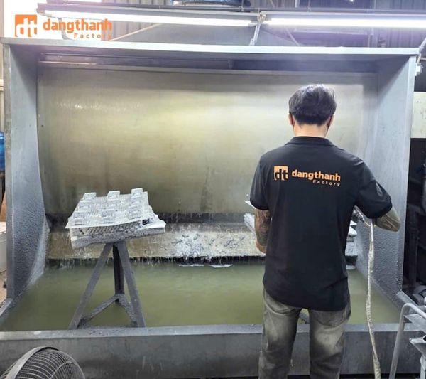 Dây chuyền sơn sấy gia công vỏ hộp điện tử