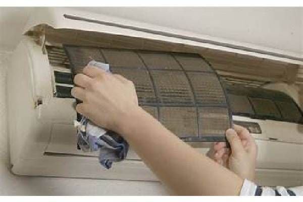 Bụi bẩn bám dàn lạnh