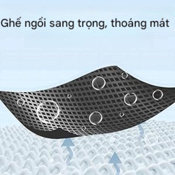 Cận cảnh chất liệu ghế ngồi có kết cấu thoáng khí với họa tiết lưới. Các bong bóng nổi phía trên, minh họa luồng không khí đi qua vải. Các mũi tên màu xanh lam bên dưới biểu thị sự thông thoáng.