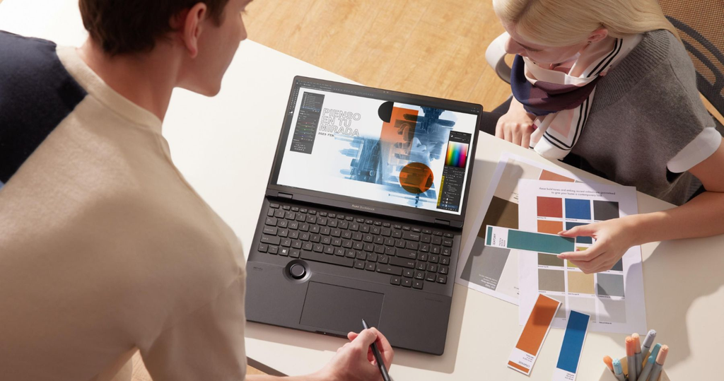 sinh viên sử dụng laptop ProArt