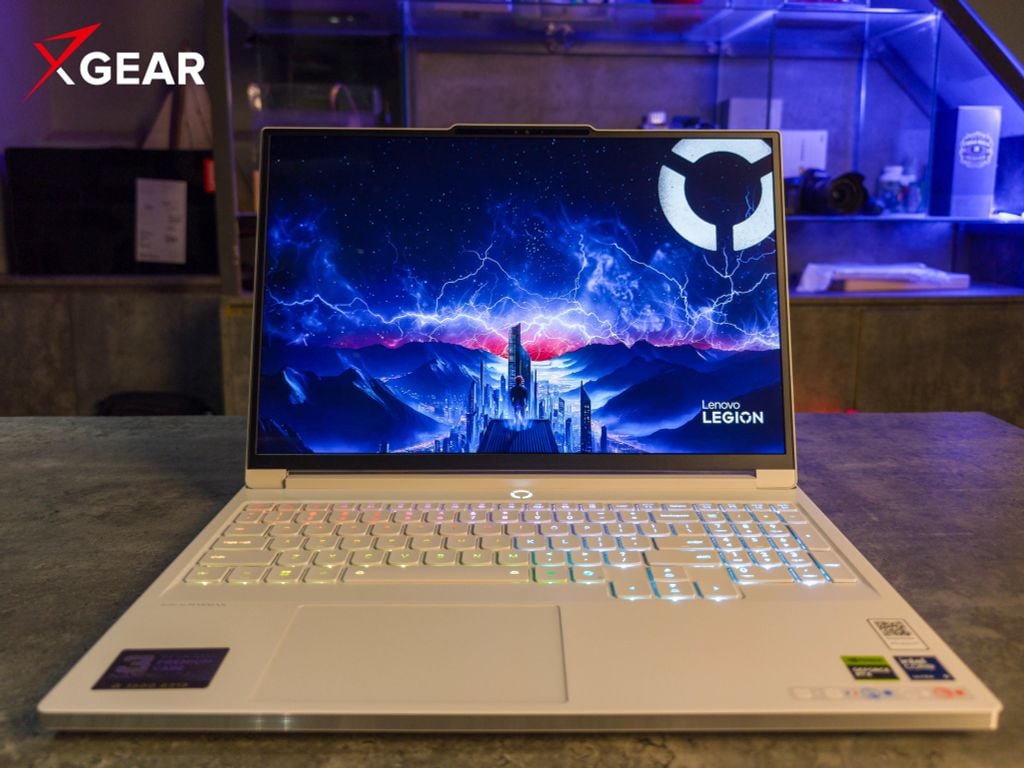 Laptop Gaming LENOVO Legion 7 16IAX10 83KY001VVN tích hợp AI hiện đại