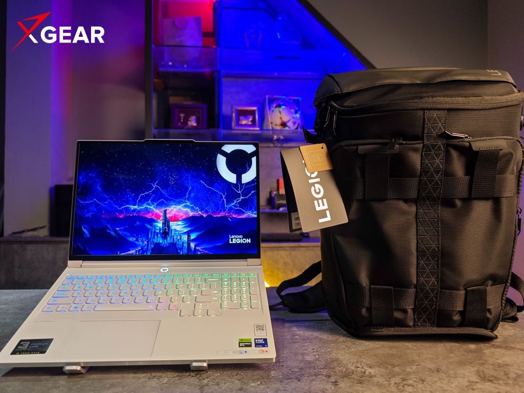 so sánh Laptop Gaming LENOVO Legion 7 16IAX10 83KY001VVN với thế hệ trước