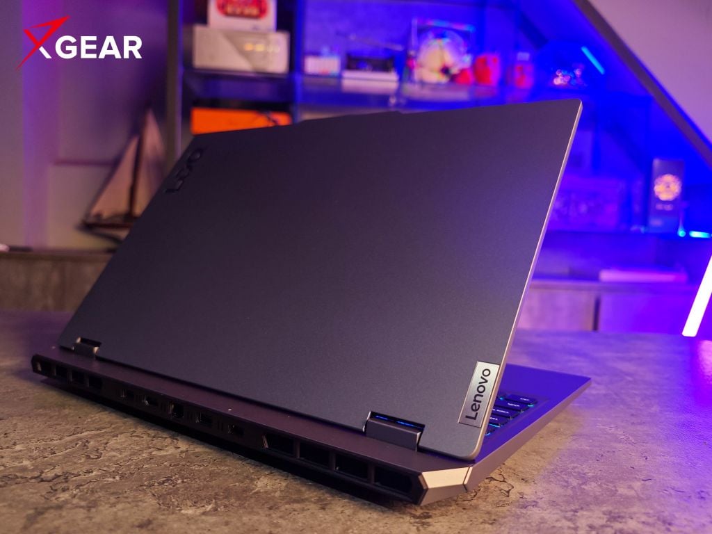 Mặt sau Xgear Laptop Gaming Lenovo LOQ 15AHP10 83JG0047VN