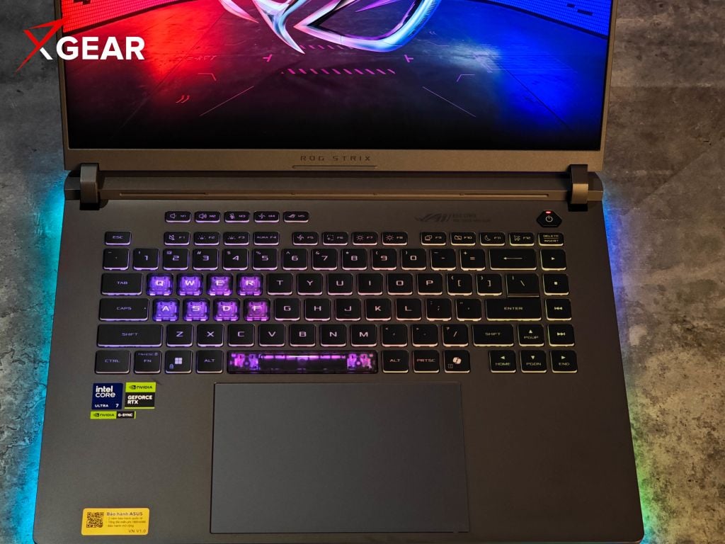 ASUS ROG Strix G16 G614PH-S5101W bàn phím Chiclet và tối ưu hóa không gian