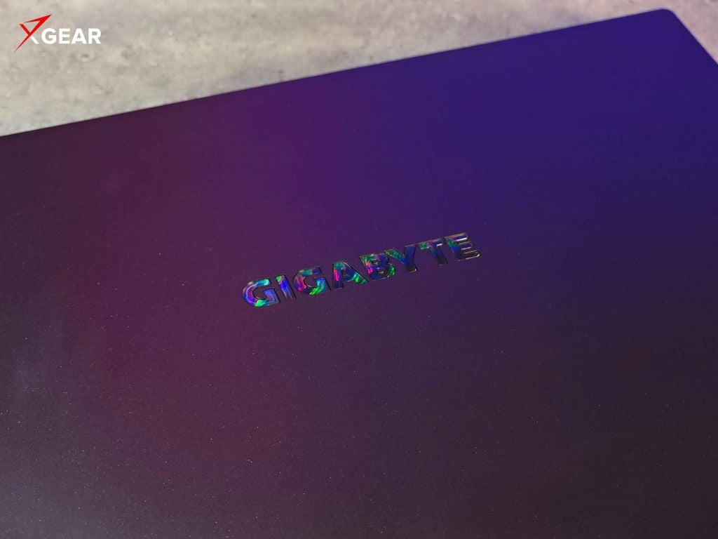 laptop gaming gigabyte a16 ga63h 3thk3vn893sh logo trên nắp