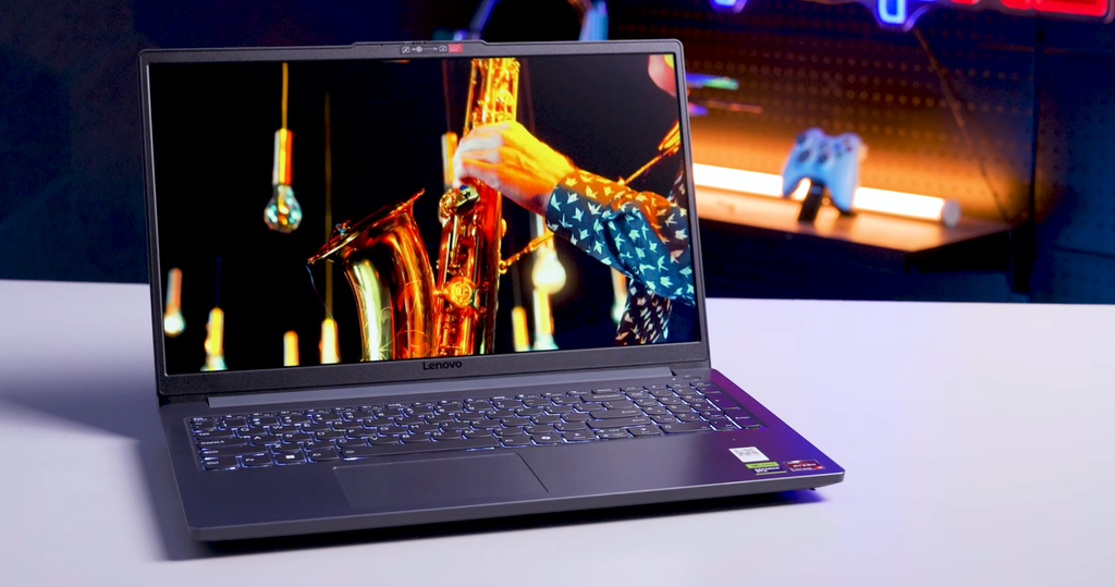 xem phim trên laptop gaming lenovo loq 15arp10e 83s0000gvn